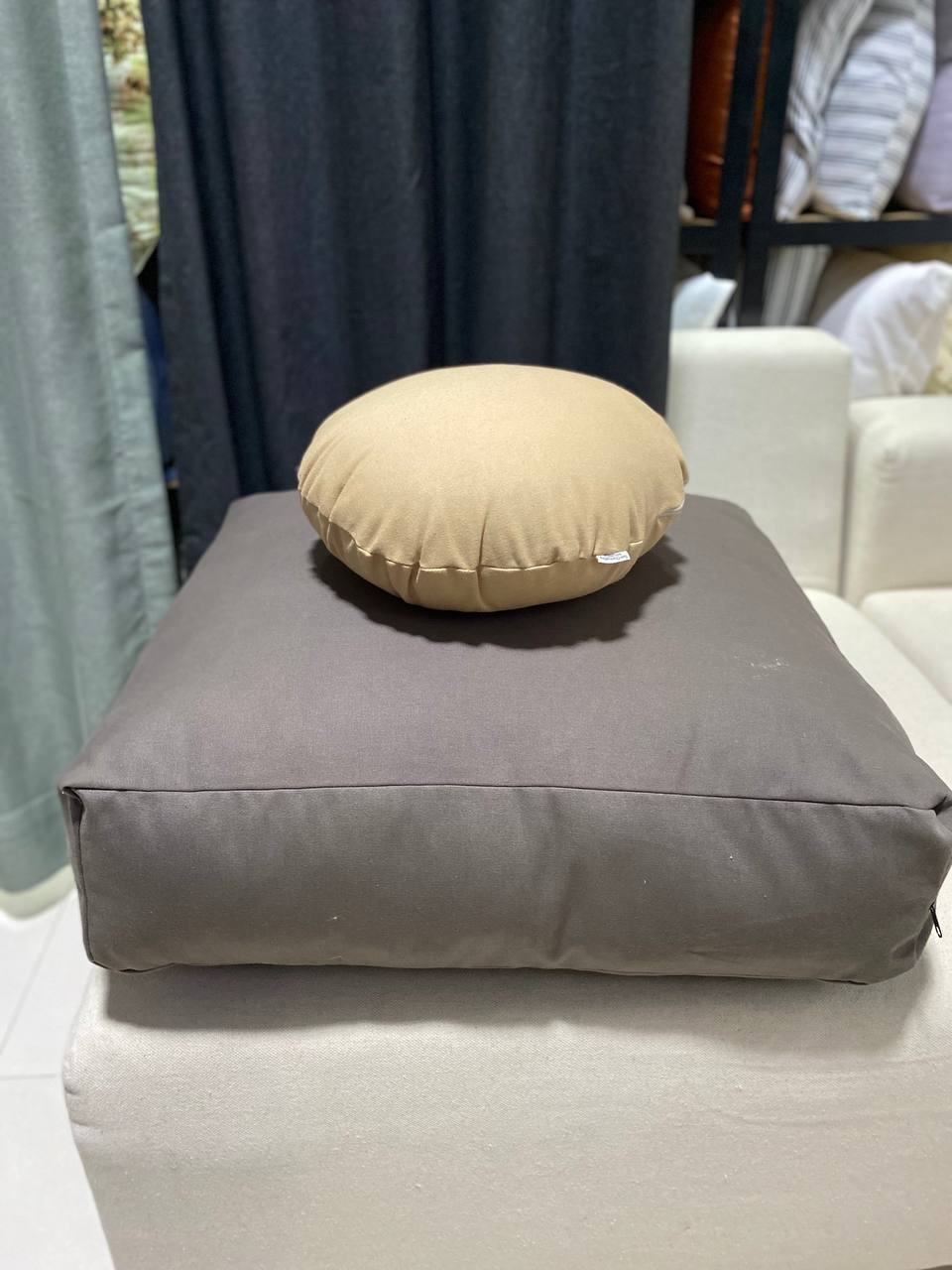 Round shape yoga / meditation cushion