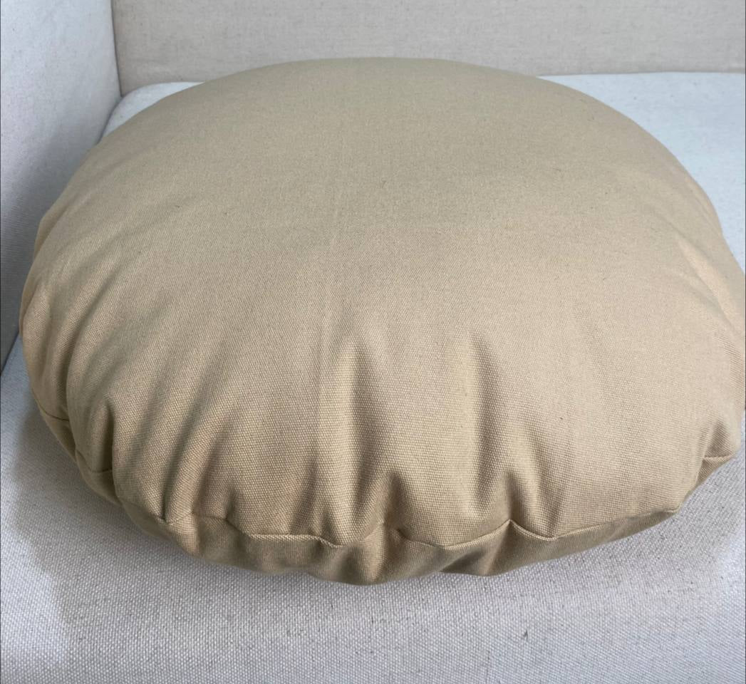 Round shape yoga / meditation cushion
