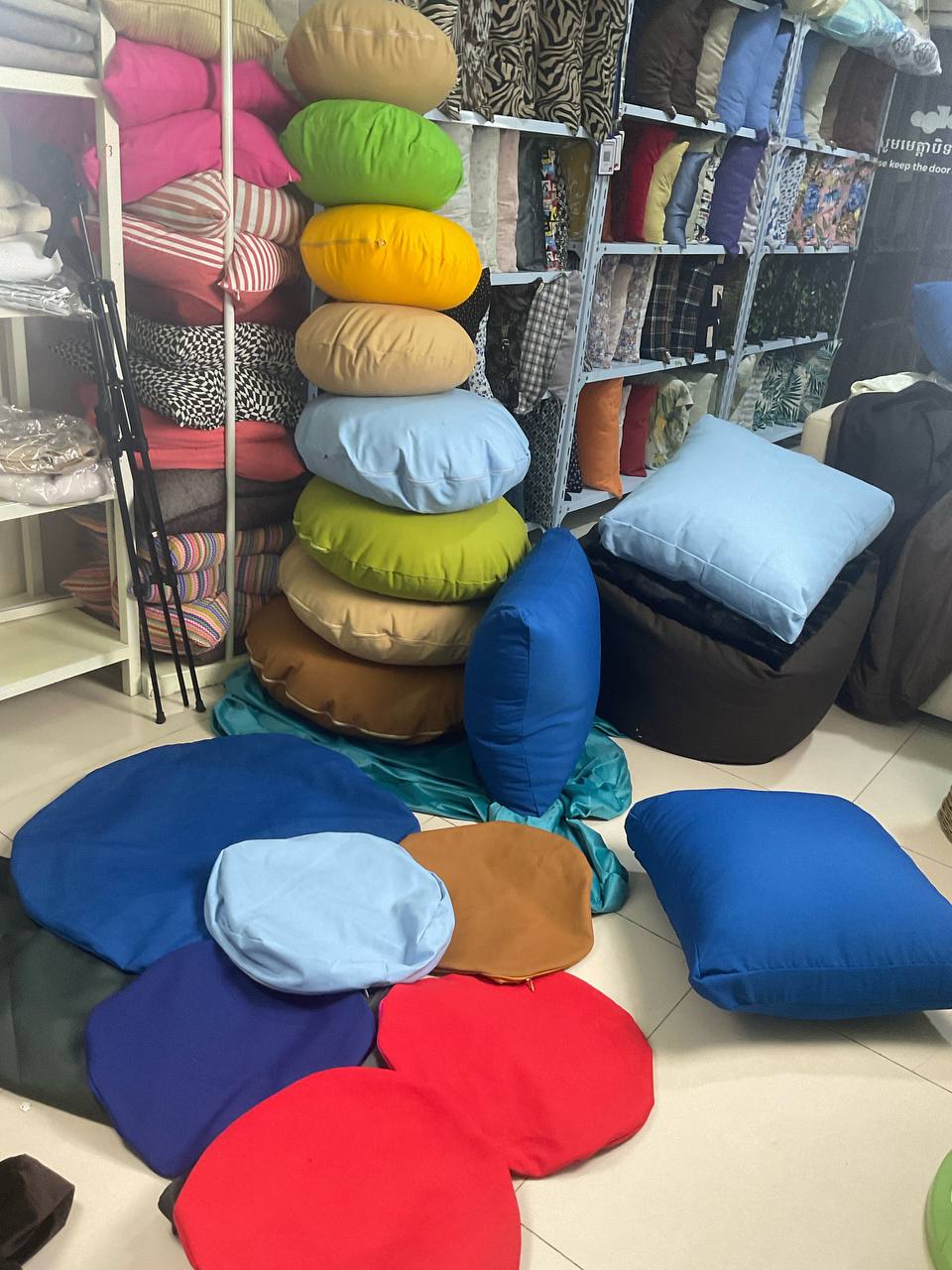 Round shape yoga / meditation cushion
